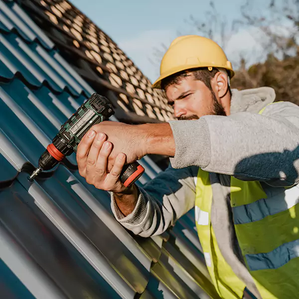 Why Redmond Homeowners Choose Redmond Roofing Pro for Steel Roof Repair Service?